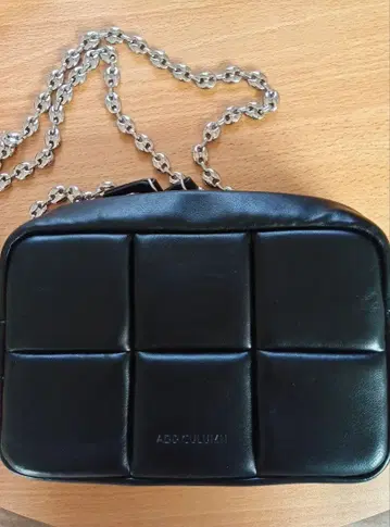 애드카람 체인 숄더백 블랙 주말 한정판