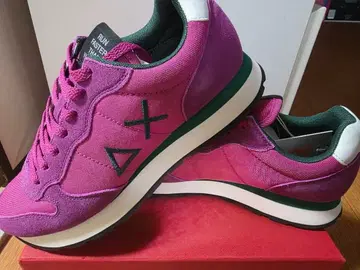 퍼플 스니커즈 1968