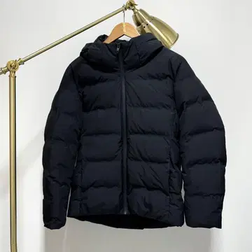 유니클로 심리스 다운 파카 3D 컷 SizeM 블랙 남성용