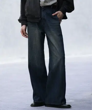 [ WYM LIDNM ] CURVED FLARE DENIM SLACKS