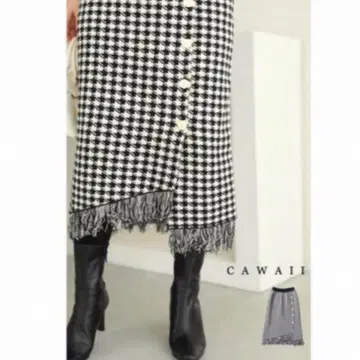 [택 포함 새상품] 프린지 흔들리는 비대칭 밑단의 니트 미디엄 스커트