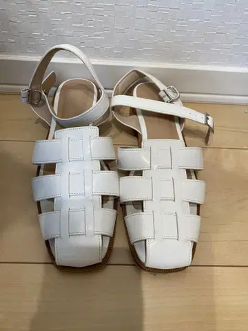 GREEN LABEL RELAXING 화이트 샌들 M