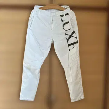 LUXE 슬림 핏 팬츠 화이트