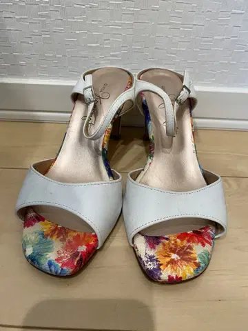 Ginza Kanematsu 화이트 샌들