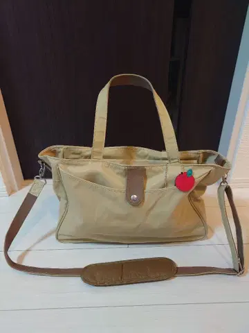 파밀리아 2way 토트백입니다. 색상은 베이지입니다.