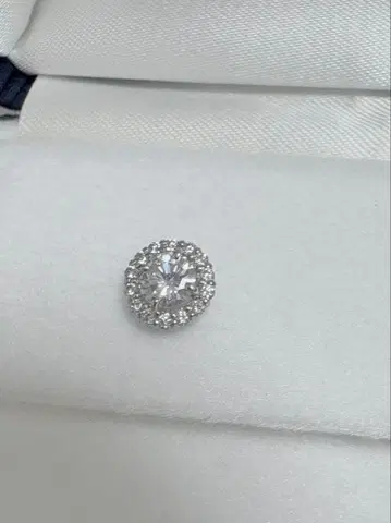 헤일로 디자인 다이아 플라티나 귀걸이 0.3c 2