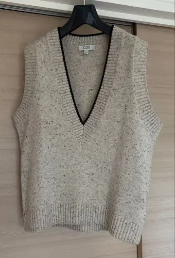 COS V넥 니트 베스트