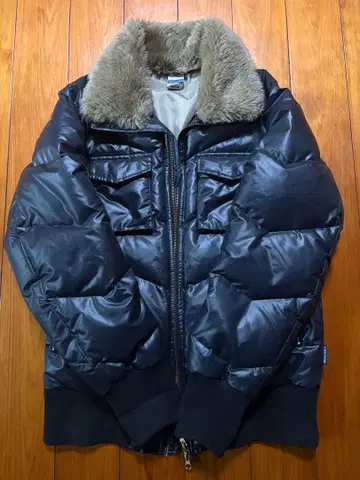 옷깃 보아 장식 블랙 다운 자켓