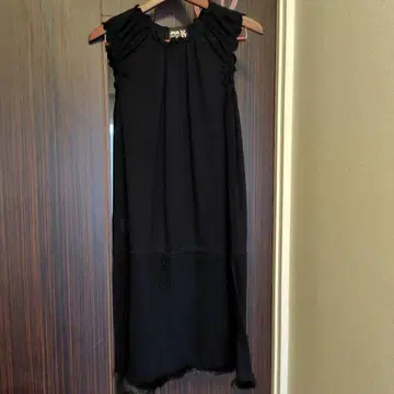 JPG94 블랙 롱 드레스 프릴 넥