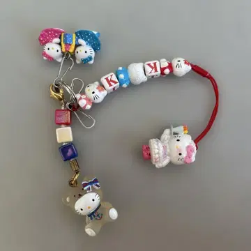 헬로키티 비즈 스트랩 참 세트