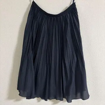 쿠미쿄쿠 네이비 광택감 플리츠 스커트