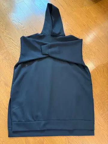 뉴트럴 웍스 후드 부착 후드티