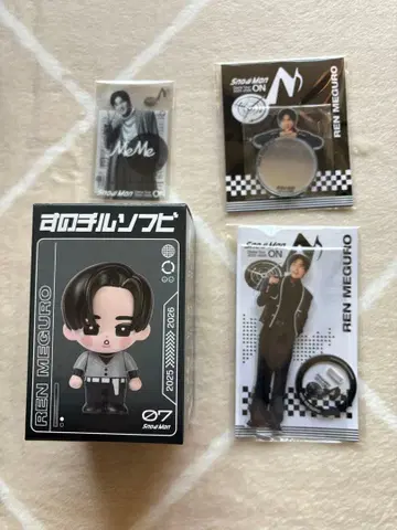 SnowMan on 메구로 렌 소프트 비닐 아크릴 스탠드 거울 스티커