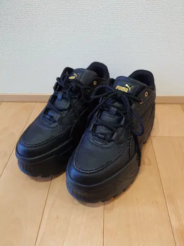 PUMA 통굽 스니커즈 블랙