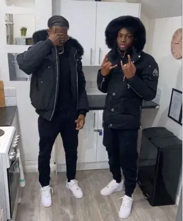 가격 인하 가능! MOOSE KNUCKLES 블랙 다운 자켓