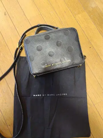 MARC BY MARC JACOBS 도트 무늬 숄더백