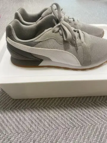 Puma 그레이 스니커즈