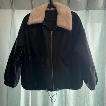 퍼 포함 블랙 가죽 자켓