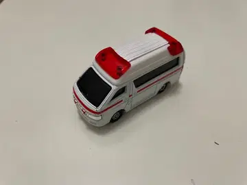 단종 레어 토미카 4D 06 도요타 하이메딕 구급차