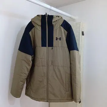 Under Armour 후드 부착 다운 자켓 카키/블랙