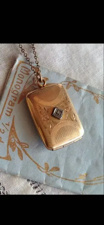 앤티크 로켓형 목걸이