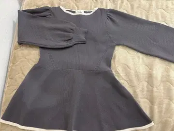 [ 세탁 가능 ] Feroux 바이컬러 페플럼 니트