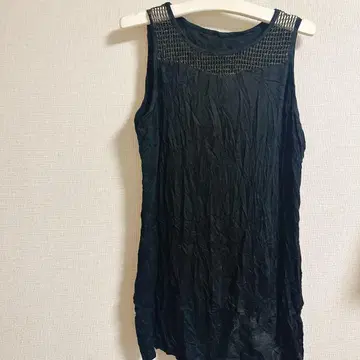 슬리브리스 튜닉 블랙 메쉬 장식