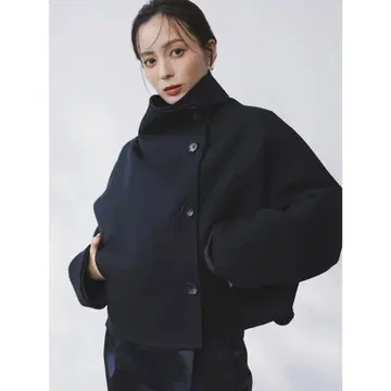 어뉴앙스 스탠드넥 리버 숏코트 네이비