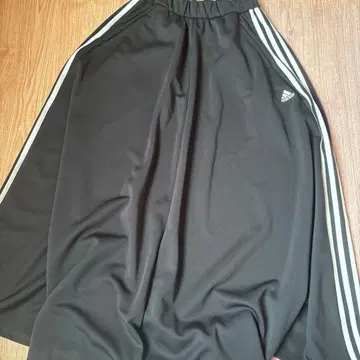 adidas 플레어 스커트