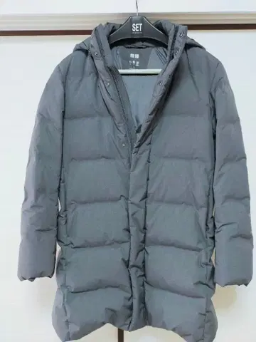 유니클로 심리스 다운 코트 롱 M