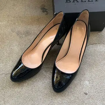 BALLY 블랙 에나멜 하이힐