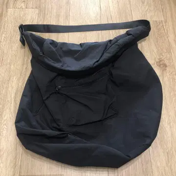 프릭스스토어 블랙 숄더백 가방 백 사이드 조절