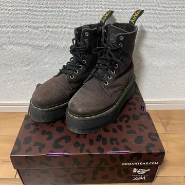 x-girl Dr.Martens 8홀 통굽 부츠