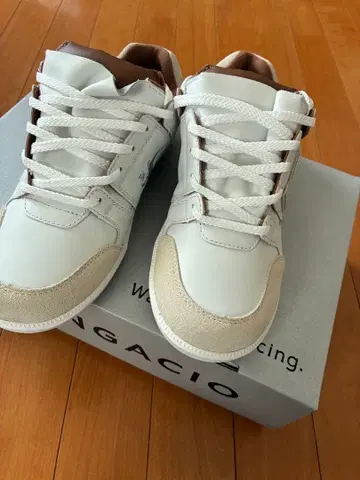 SANGACIO 화이트 스니커즈