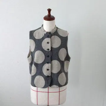 키샤 도트 무늬 울 혼방 슬리브리스 베스트