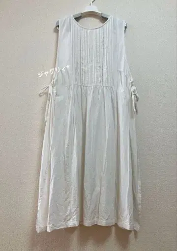 에이프런 원피스 사이드 열림 리본 화이트 레이어드