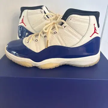 거의 새상품 jordan 11 레트로 RA