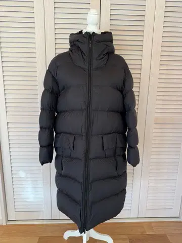 UNIQLO 라이트 다운 볼륨 롱 후디드 코트