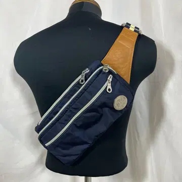 오로비안코 바디백 사선 숄더백 네이비 블루