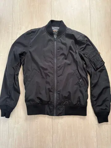 Alpha Industries MA-1 플라이트 자켓 블랙 M