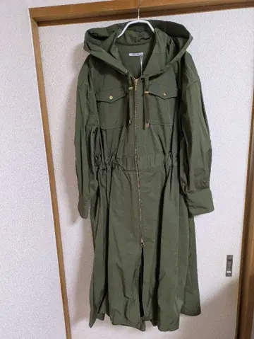 [택 포함 새상품] 에마 테일러 올리브 그린 후드 부착 모즈 코트