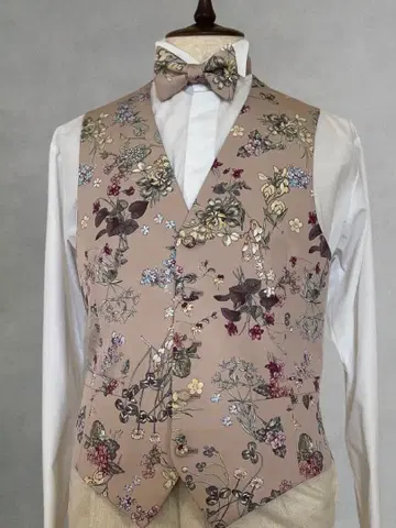 츄노아웨딩(TuNoah wedding) 꽃무늬 베스트&타이 세트