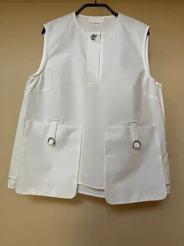 avec deuces 슬리브리스 블라우스