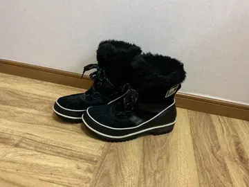 SOREL 블랙 퍼 부츠