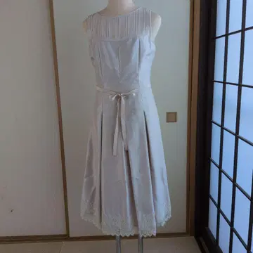 COMME CA ISM 슬리브리스 화이트 원피스