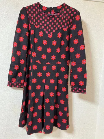 vintage! 다크 브라운 바탕에 빨간색 꽃무늬 긴팔 니트 원피스