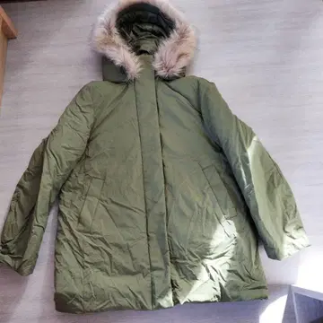 올리브 그린 퍼 롱 다운 자켓