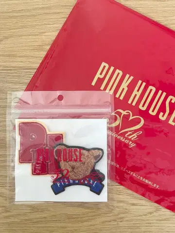 핑크하우스 50주년 기념 베어&로고 브로치와 쇼핑백 세트