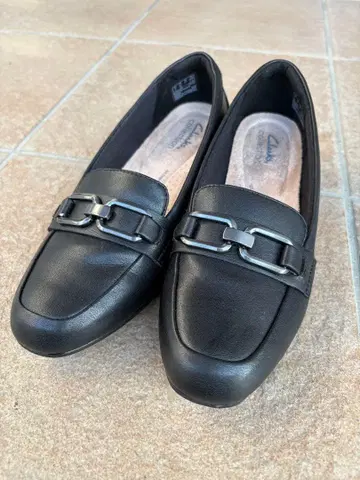 거의 새상품 Clarks 블랙 로퍼 가죽