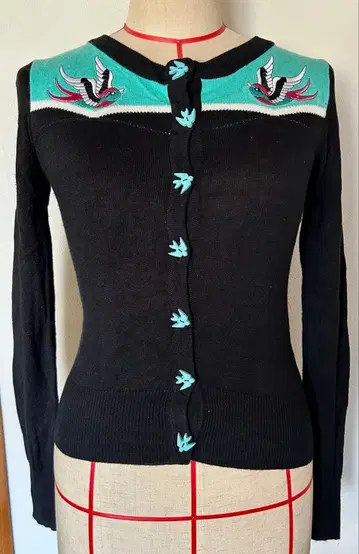 TOOFAST 스왈로 자수 가디건